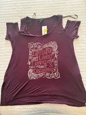 Jessica Simpson Graphic Cold-Shoulder Women’s Top - Plum